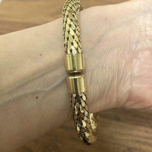 Bangle Bracelet in Polished Gold Tone with Woven Texture. - Picture 3 of 3